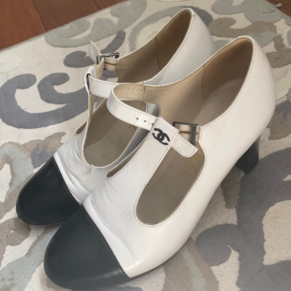 Chanel vintage pumps